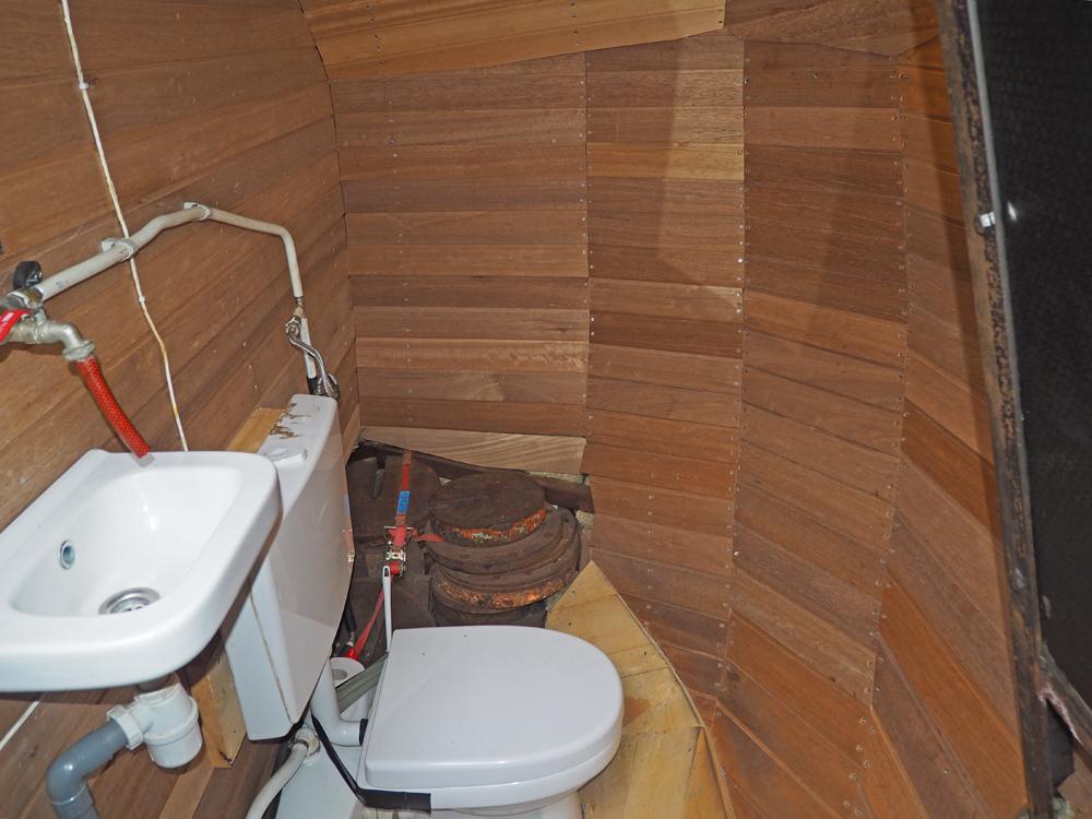 Cabin en avant, H&eacute;bergements